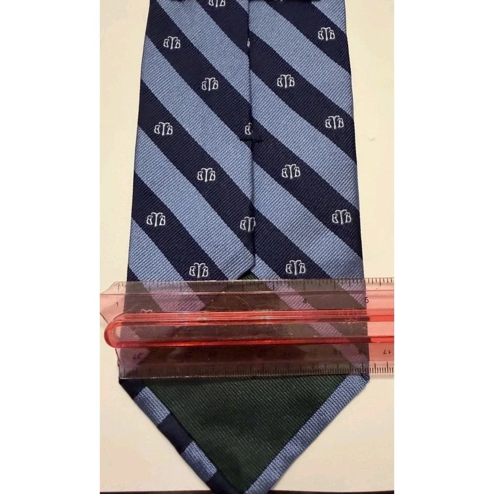 BROOKS BROTHERS COUNTRY CLUB SILK TIE Striped  Light And Dark BLUE MADE IN‎ USA